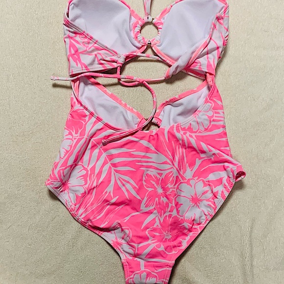 Medium pink floral bathing suit! - Picture 2 of 2